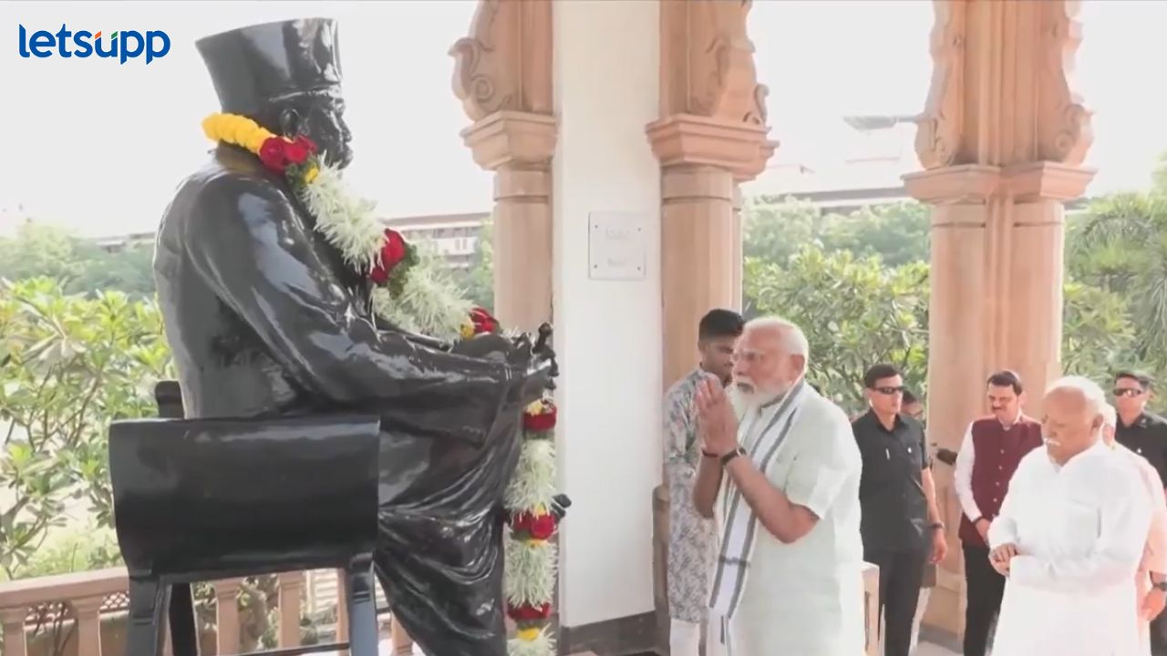 नागपुरमध्ये हेडगेवारांच्या स्मृतीस्थळावर जात पंतप्रधान मोदींनी केलं अभिवादन, सरसंघचालकही उपस्थित नागपुरमध्ये हेडगेवारांच्या स्मृतीस्थळावर जात पंतप्रधान मोदींनी केलं अभिवादन, सरसंघचालकही उपस्थित