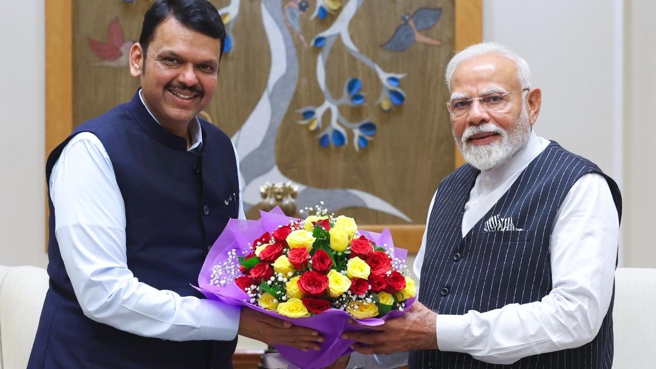 CM फडणवीस दिल्लीत! PM मोदींची घेतली भेट, नेमकं कारण काय? Devendra Fadnavis In Delhi