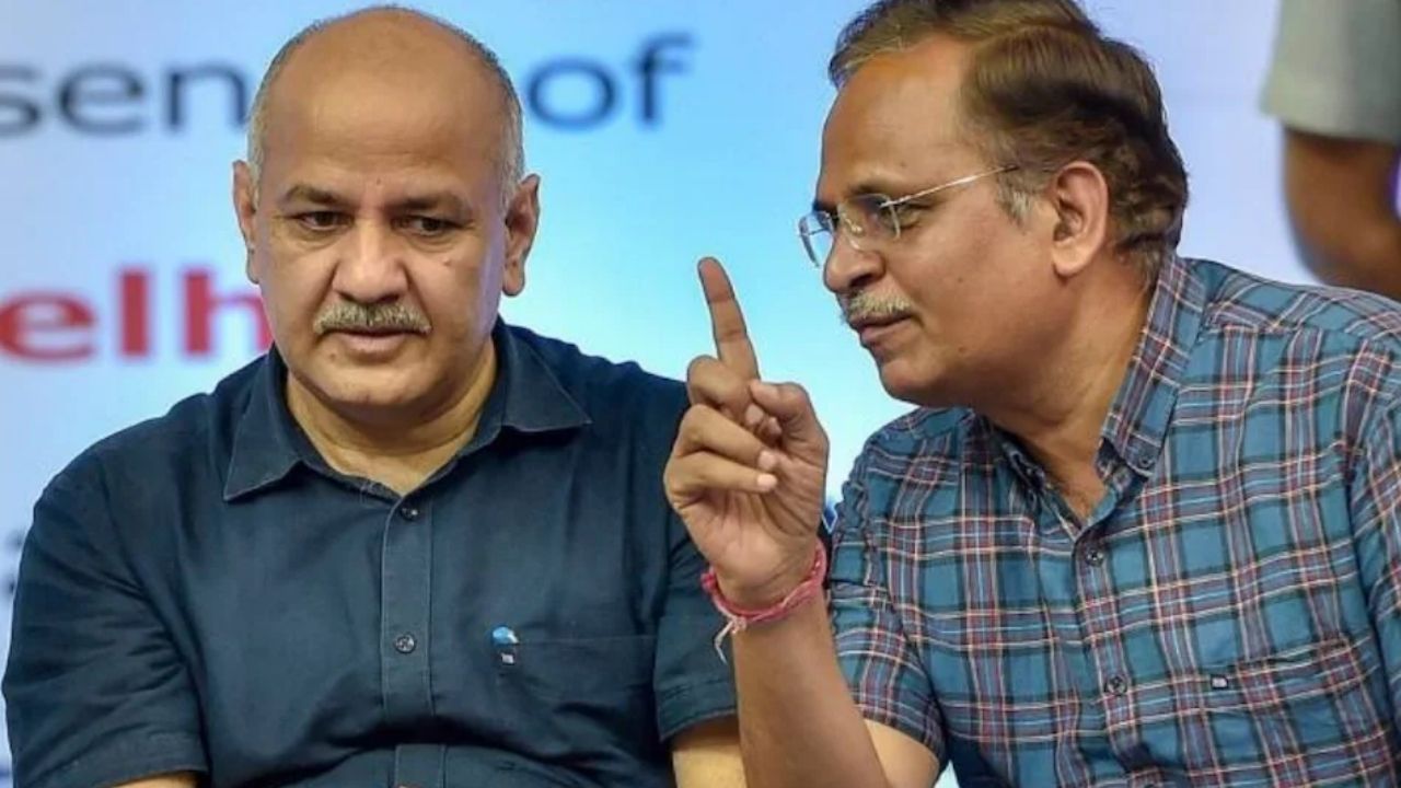 मोठी बातमी! 1300 कोटींच्या घोटाळ्यात सत्येंद्र जैन, सिसोदियांवर FIR नोंदवण्यास मंजुरी Manish Sisodia
