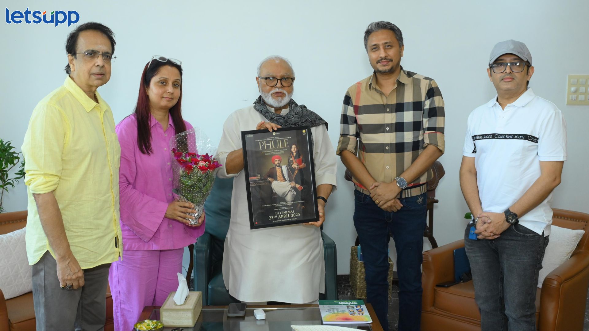 “फुले” चित्रपटाच्या निर्माते आणि दिग्दर्शकांनी घेतली छगन भुजबळ यांची भेट Chhagan Bhujbal
