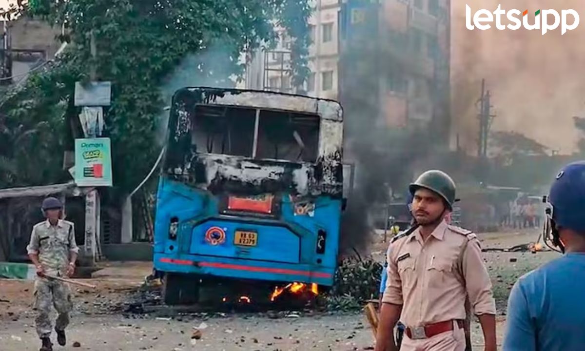 मुर्शिदाबाद हिंसाचार थांबेना! जमावाच्या दगडफेकीत अनेक पोलिस कर्मचारी जखमी Letsupp Marathi (13)