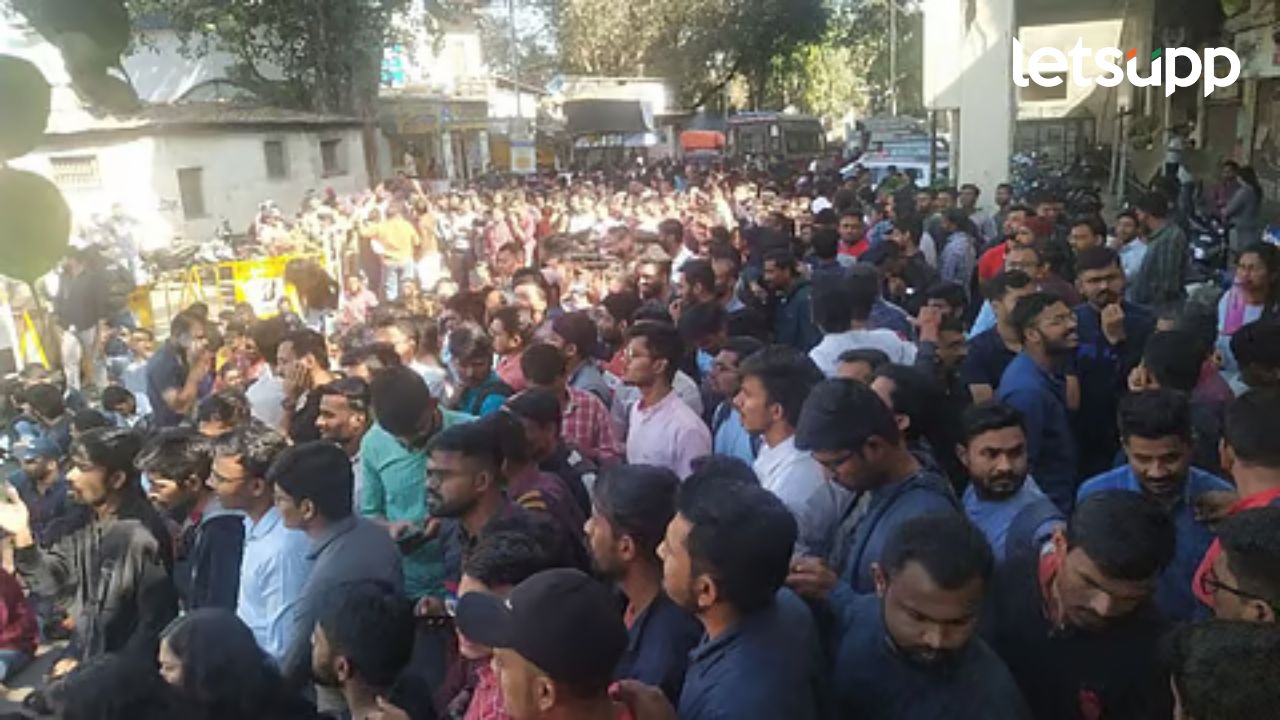 पुण्यात MPSCच्या विद्यार्थ्यांचं पुन्हा ठिय्या आंदोलन! अचानक रस्त्यावर उतरल्यानं पोलिसांची धांदल Untitle (43)
