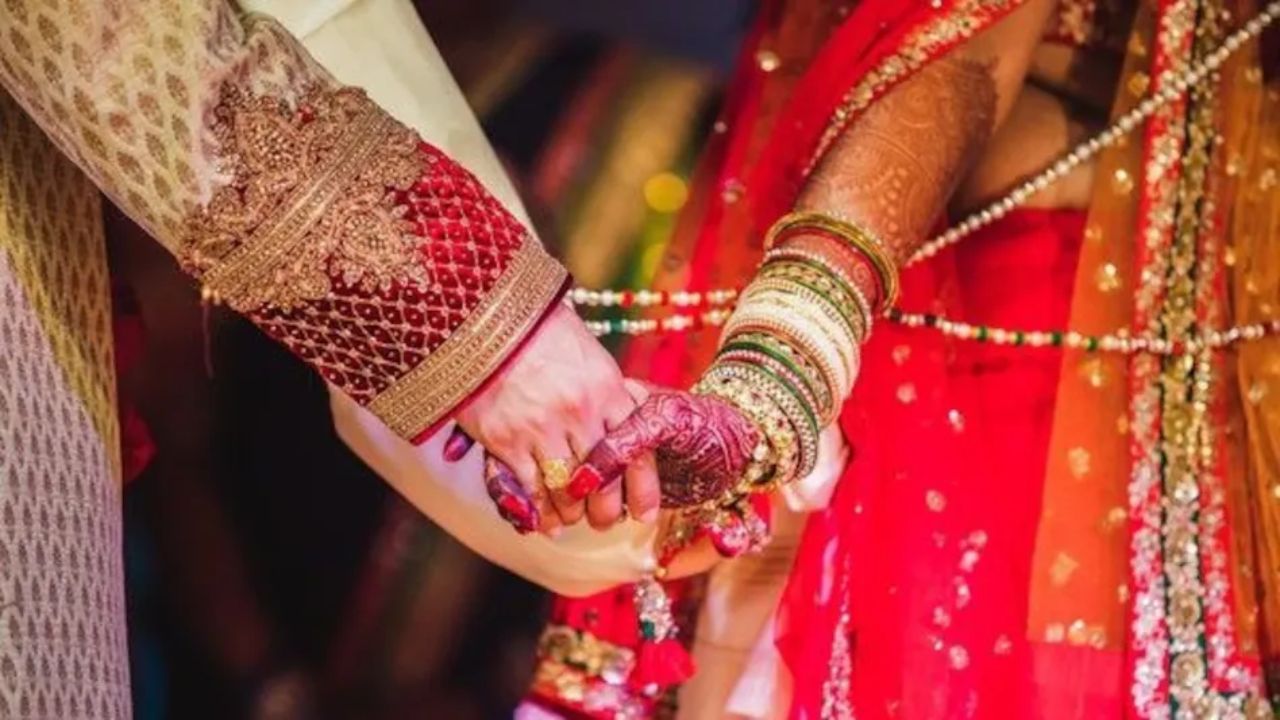 सावधान! पालकांच्या इच्छेविरुद्ध लग्न करताय मग, पोलीस संरक्षण नाहीच; हायकोर्टाचा निकाल Marriage