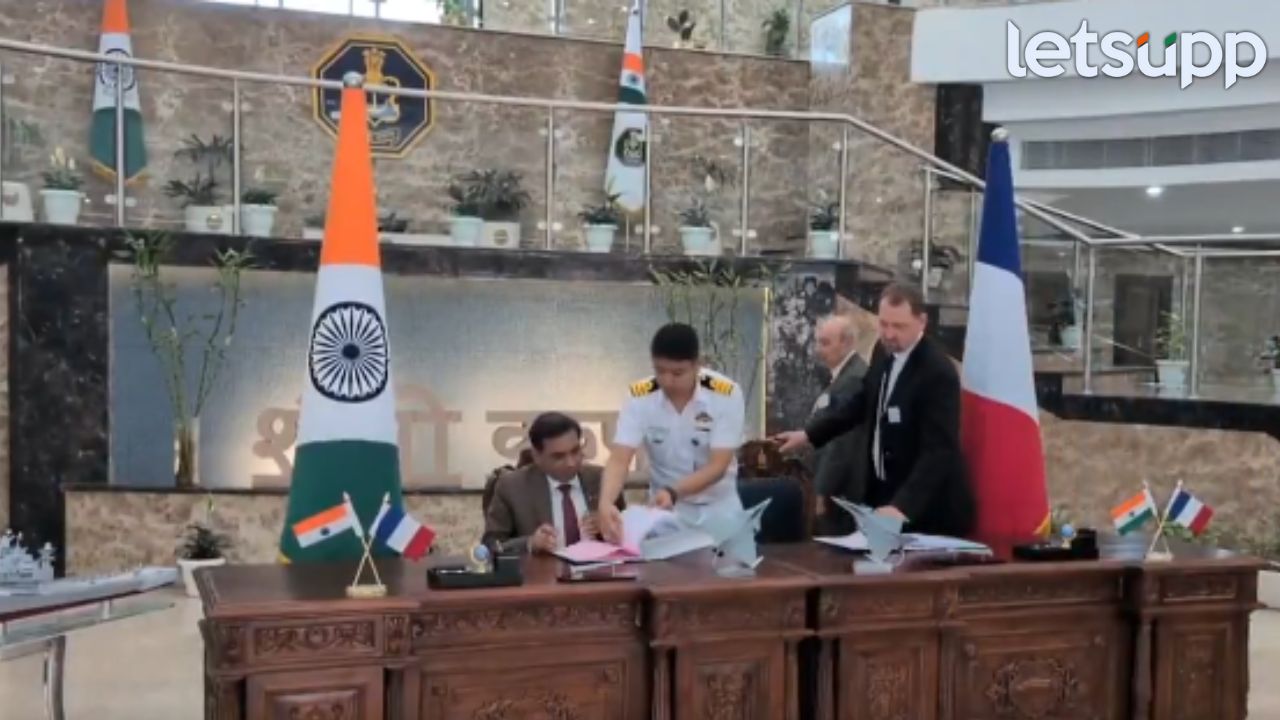 नौदलाची ताकद वाढणार! भारत आणि फ्रान्समध्ये अत्याधुनिक राफेल-एम विमानांसाठी 63,000 कोटींचा करार Rafale Marine Jet Deal