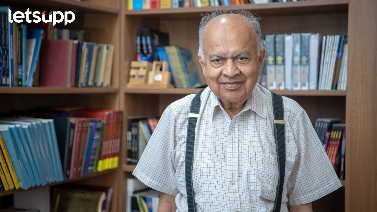 Jayant Naralikar : आकाशाशी नातं असलेला ‘तारा’ निखळला; ज्येष्ठ खगोलशास्त्रज्ञ जयंत नारळीकर यांचे निधन Jayant