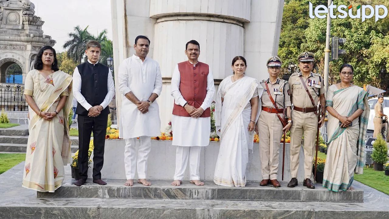 महाराष्ट्र दिनानिमित्त मुख्यमंत्री फडणवीस आणि उपमुख्यमंत्र्यांनी हुतात्म्यांना वाहिली श्रद्धांजली, अर्थव्यवस्था सुधारण्याची घेतली शपथ Maharashtra Politics (6)