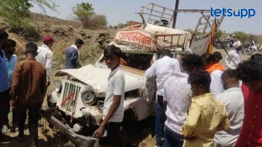 कामगार दिनीच कामगारांवर काळाचा घाला; बीड जिल्ह्यातल्या देवीनिमगाव रोडव भीषण अपघात