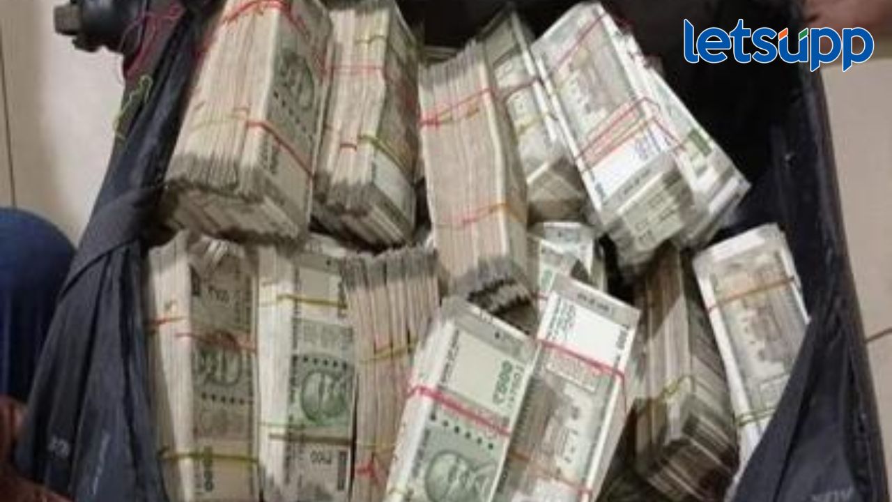 महापालिकेच्या अधिकाऱ्याकडं सापडली तब्बल ८ कोटींची कॅश; वाचा, ईडीच्या धाडीत काय सापडलं? महापालिकेच्या अधिकाऱ्याकडं सापडली तब्बल ८ कोटींची कॅश; वाचा, ईडीच्या धाडीत काय सापडलं?