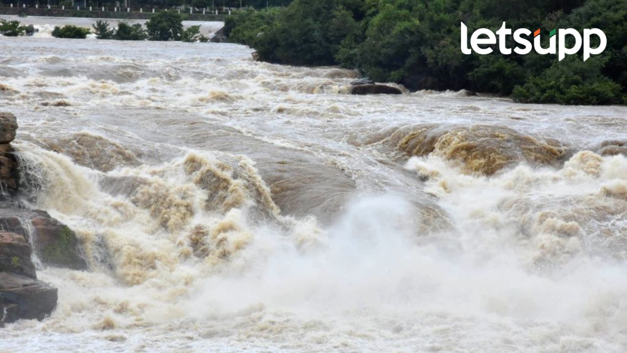 अरबी समुद्रातील कमी दाबाचे क्षेत्र मराठवाड्याकडं सरकलं; विभागातील अनेक जिल्ह्यात नदी-नाले तुडुंब अरबी समुद्रातील कमी दाबाचे क्षेत्र मराठवाड्याकडं सरकलं; विभागातील अनेक जिल्ह्यात नदीनाले तुडुंब