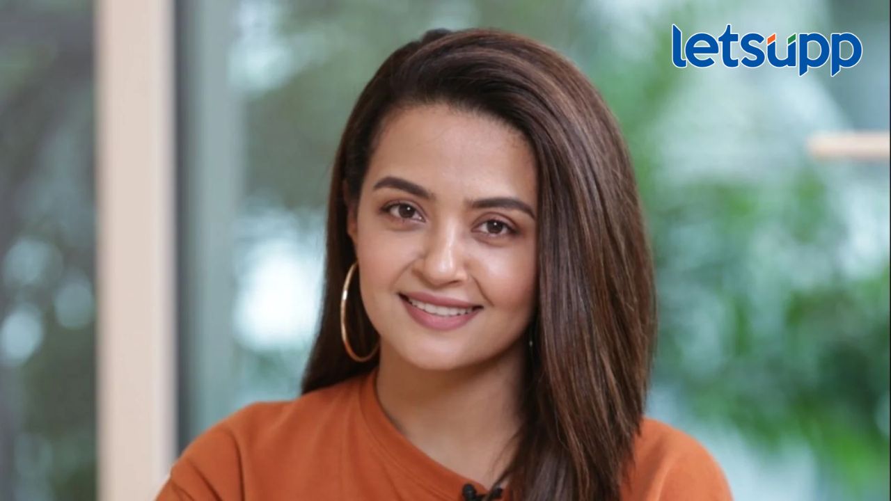 मी चर्चा करुन निघायच्यावेळी त्याने मला जबरदस्ती… अभिनेत्री सुरवीन चावलाने सांगितली ‘ती’ घटना मी चर्चा करुन निघायच्यावेळी त्याने मला जबरदस्ती... अभिनेत्री सुरवीन चावलाने सांगितली 'ती' घटना