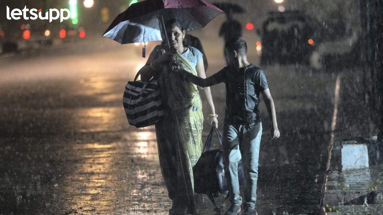 Rain Update : छत्री घेऊनच बाहेर पडा! कोकण, विदर्भ, मध्य महाराष्ट्रात पावसाचा जोर कायम… Rain Update (3)