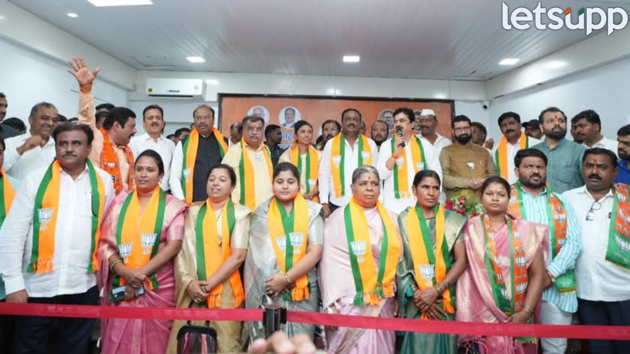राम शिंदेंचा रोहित पवारांना मोठा धक्का! ‘त्या’ बंडखोर नगरसेवकांचा भाजपात प्रवेश Ram Shinde