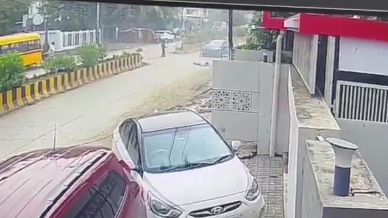 छत्रपती संभाजीनगरात हिट अँड रन, अल्पवयीन कारचालकानं दुचाकीला उडवलं; वडीलांविरुद्ध गुन्हा Accident