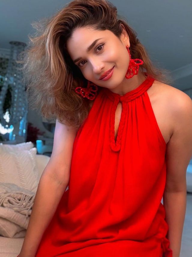 Ankita Lokhande : अंकिता लोखंडेच्या लाल ड्रेसमध्ये किलर अदा