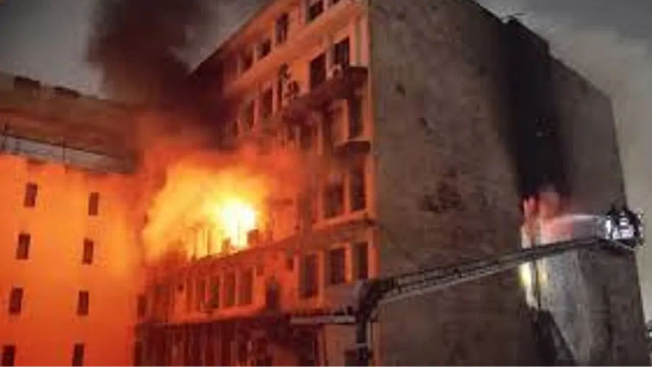 मोठी बातमी! हैदराबादेत इमारतीला भीषण आग; 17 जणांचा होरपळून मृत्यू Fire