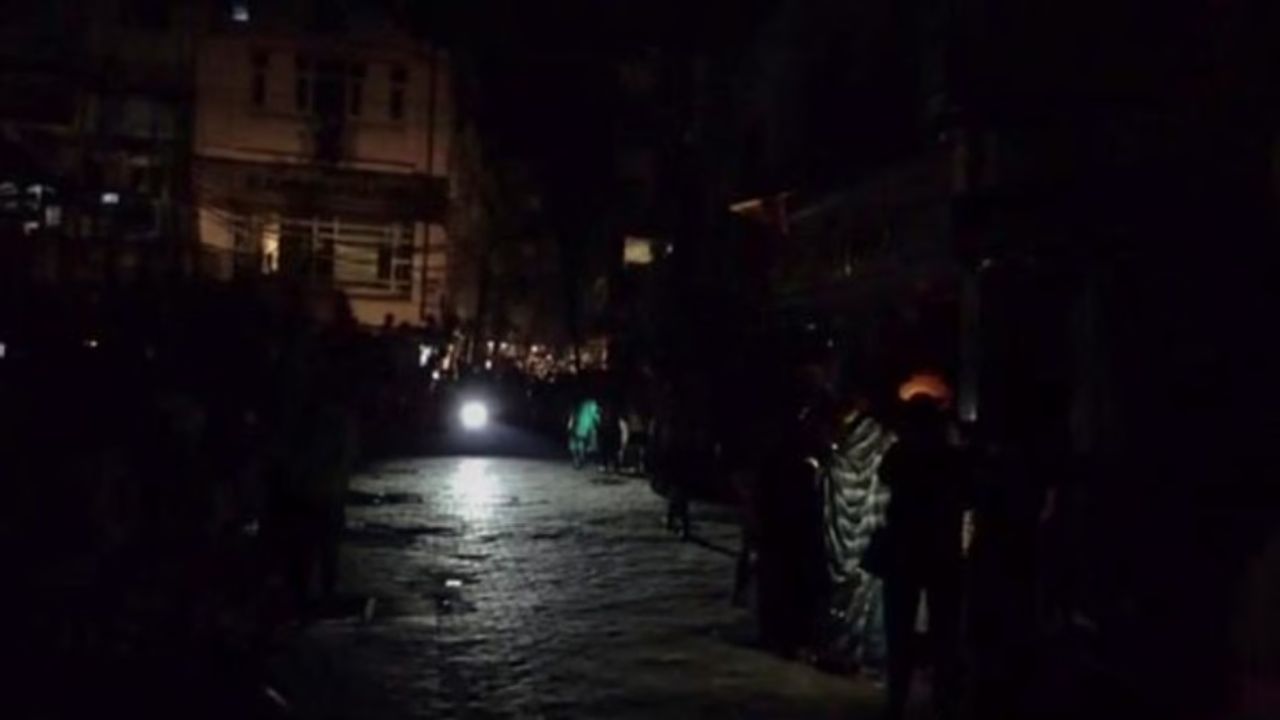 जम्मूसह काही शहरांवर पाकिस्तानचा हल्ल्याचा प्रयत्न, उरीत गोळीबार, पठाणकोटात ड्रोनची घुसखोरी Jammu 2