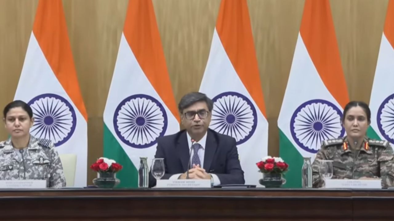 Video : “पाकिस्तानच्या एअर डिफेन्सला नष्ट केलं, आता सुधरा नाहीतर..” भारताचा पाकला निर्वाणीचा इशारा Press Conference Jpg