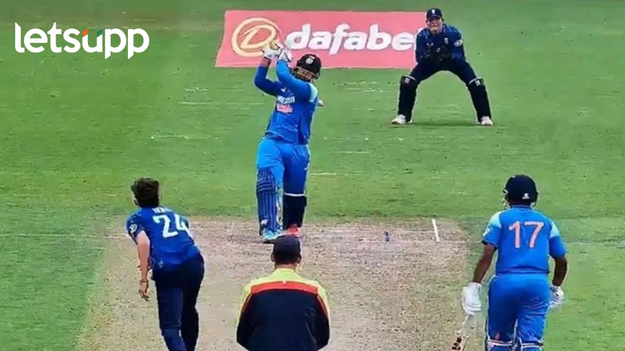 इंग्लंडला पहिल्याच सामन्यात ६ विकेट्सने चारली धूळ; अंडर 19 टीम इंडियाचा मोठा विजय इंग्लंडला पहिल्याच सामन्यात ६ विकेट्सने चारली धूळ; अंडर 19 टीम इंडियाचा मोठा विजय
