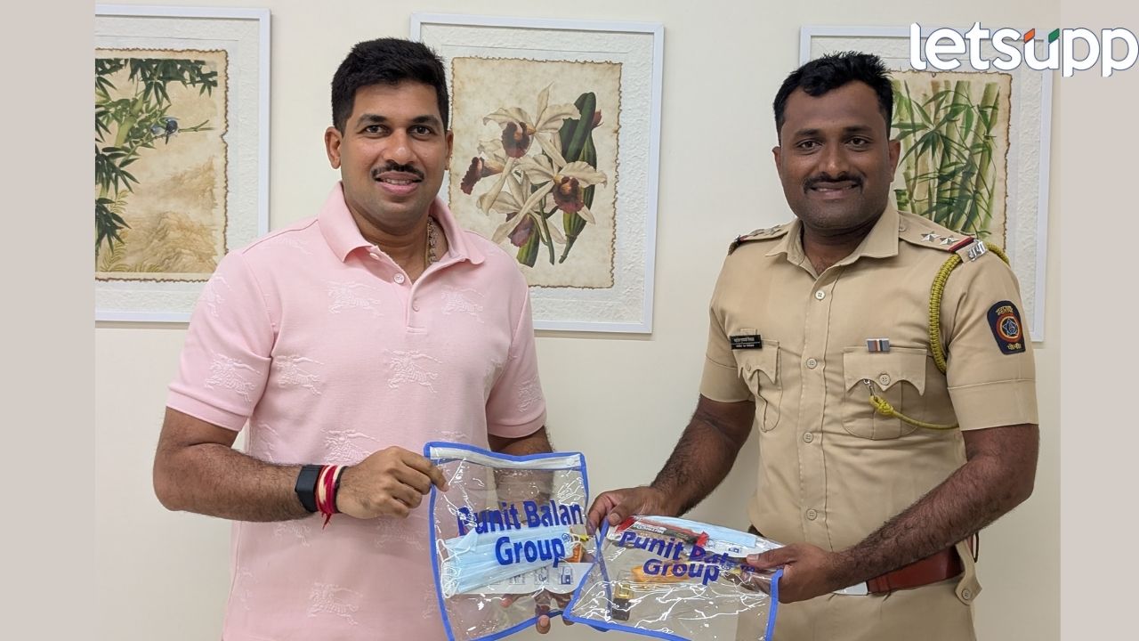 ‘पुनीत बालन ग्रुप’कडून आषाढी वारीतील 8 हजार पोलिसांना जीवनावश्यक वस्तूंचे किट Politics (36)