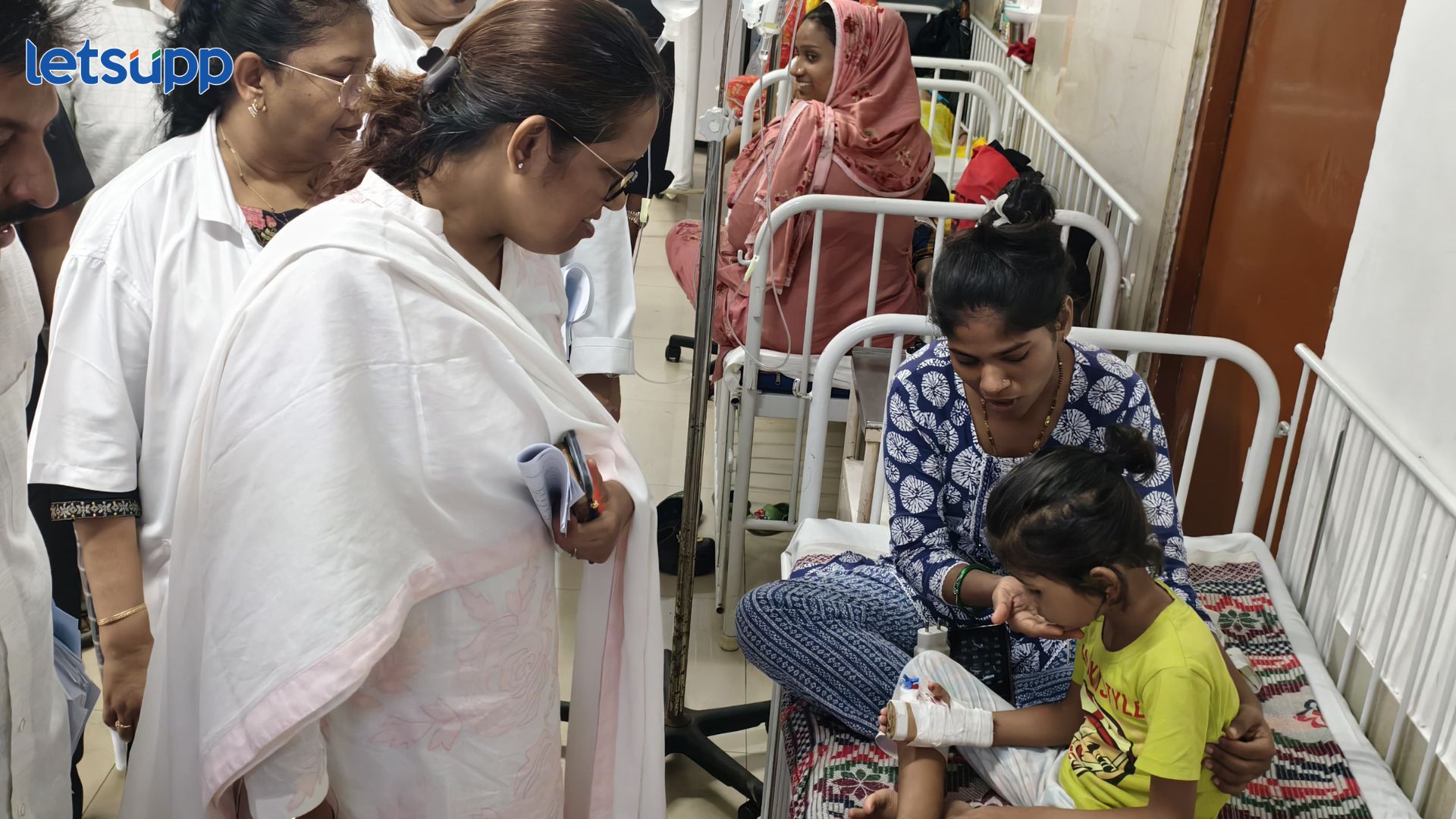 BMC चा आरोग्य विभाग भ्रष्टाचाराचा अड्डा, राजावाडी हॉस्पिटलमध्ये आरोग्य सेवेचा बोजवारा, वर्षा गायकवाड यांचा आरोप Varsha Gaikwad