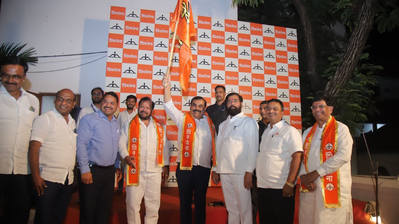 एकनाथ शिंदेंचं करमाळ्यात ऑपरेशन टायगर; माजी आमदार जयवंत जगतापांच्या हाती धनुष्यबाण Eknath Shinde Shivsena