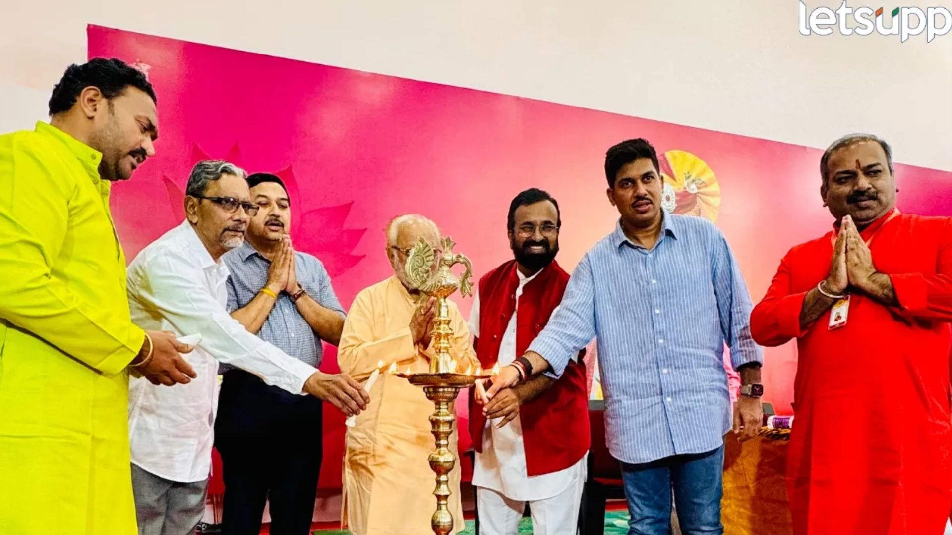 श्री सदगुरू शंकर महाराज समाधीमठात सुवर्ण महोत्सवी रक्तदान शिबीर संपन्न Letsupp Image 2025 06 04T121434.122
