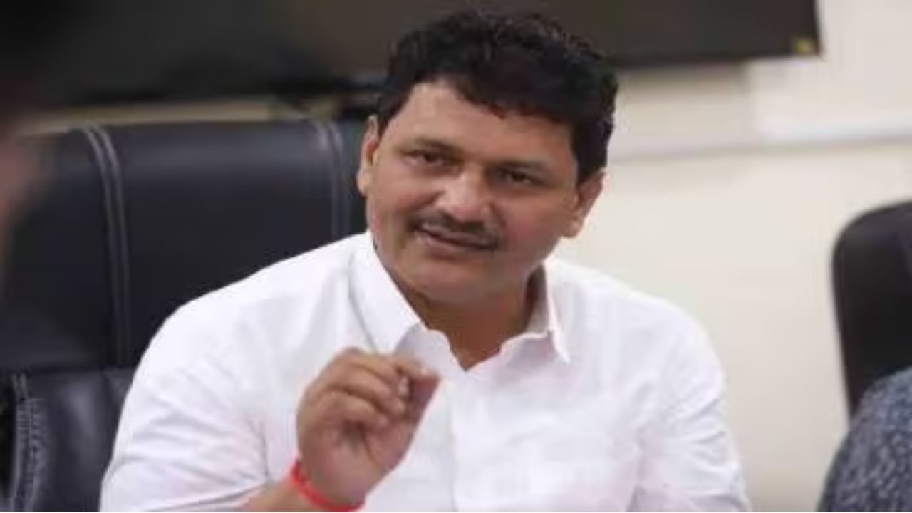 लाडकी बहीण योजनेमुळे शेतकरी कर्जमाफीस विलंब; सरकारच्या मंत्र्यानच दिली आतली बातमी Prakash Abitkar