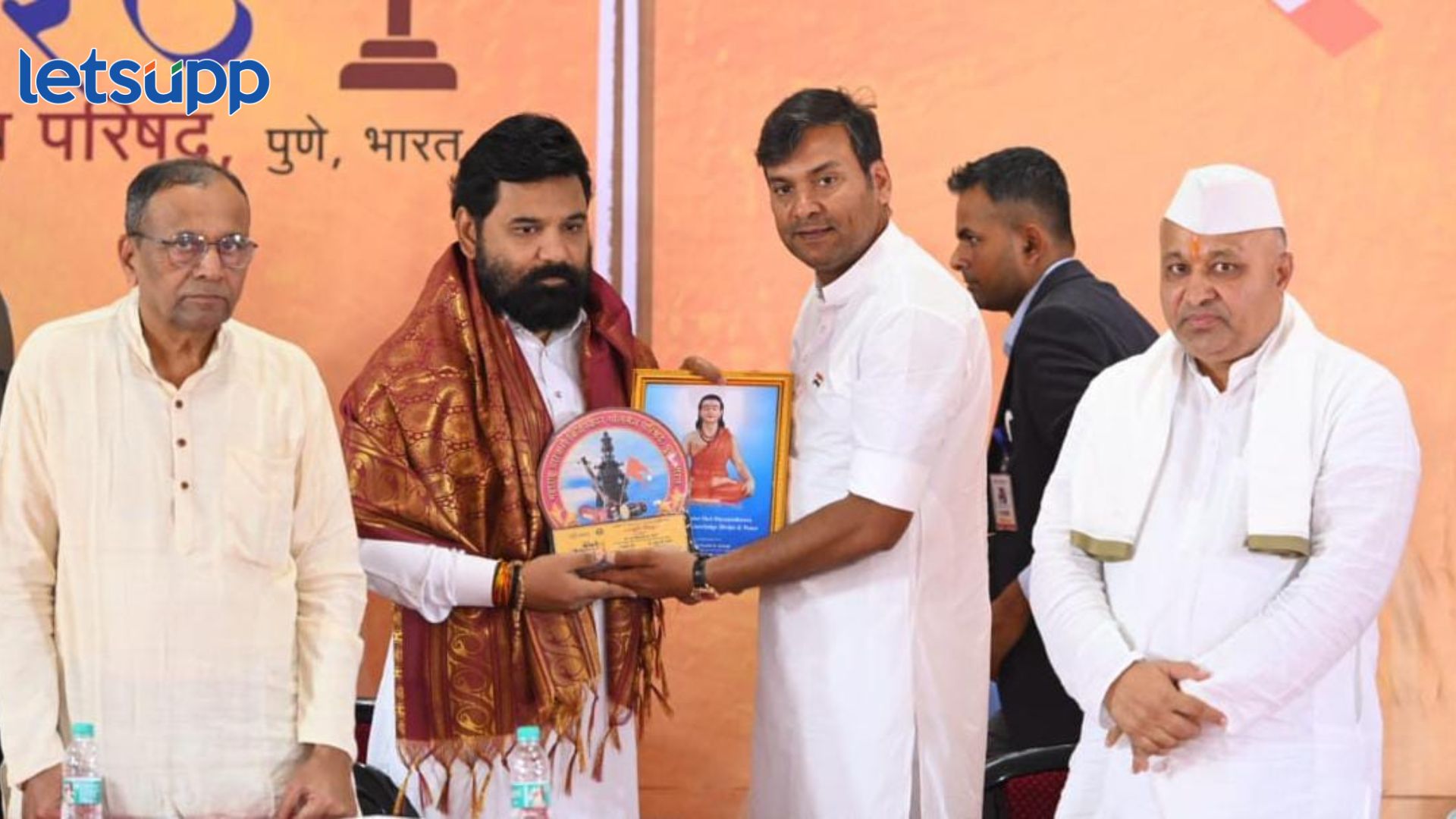 संतत्व म्हणजे मातृत्व आणि हेच समाजाला जोडून ठेवतात, ‘महाराष्ट्र वारकरी किर्तनकार गोलमेज परिषदे’त किर्तनकार व तज्ज्ञांचा सूर Maharashtra Warkari Kirtankar