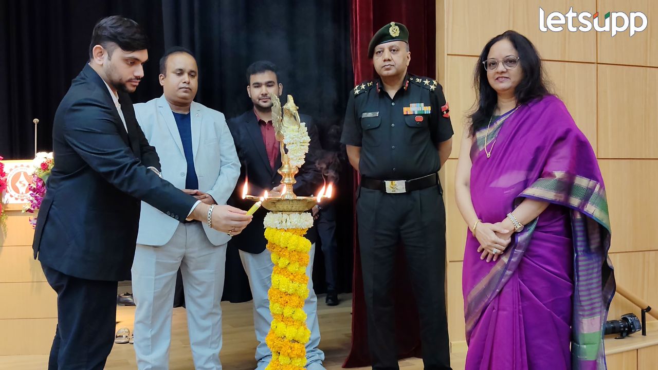 सिंबायोसिस युनिव्हर्सिटीत नव्या शैक्षणिक वर्षासाठी भव्य इंडक्शन कार्यक्रम; पालक आणि विद्यार्थ्यांचा उत्स्फूर्त सहभाग Pune News (6)