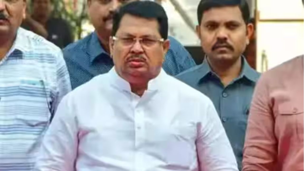 जनसुरक्षा विधेयकावेळी मारली दांडी, हायकमांडची नोटीस पण, वडेट्टीवार म्हणाले, मला.. Vijay Wadettiwar