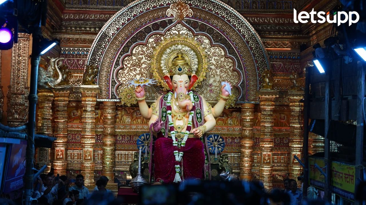 लालबागच्या राजाचा दरबाराची उंची यंदा ५० फुटापर्यंत वाढवली; सुवर्ण गजानन महल साकारला लालबागच्या राजाचा दरबाराची उंची यंदा ५० फुटापर्यंत वाढवली; सुवर्ण गजानन महल साकारला