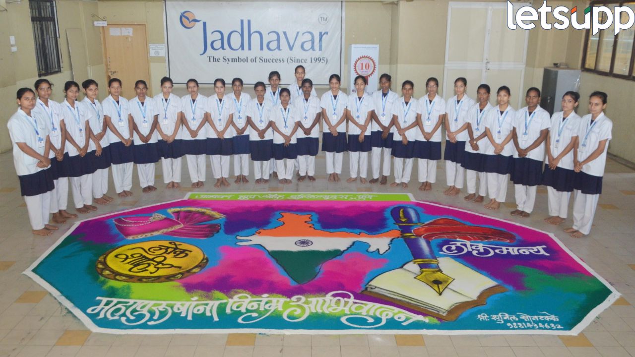 टिळक-साठेंच्या कार्याचा गौरव रंगावलीतून! विद्यार्थ्यांसाठी प्रेरणेचा सोहळा, जाधवर संस्थेचा आगळावेगळा उपक्रम Pune (11)