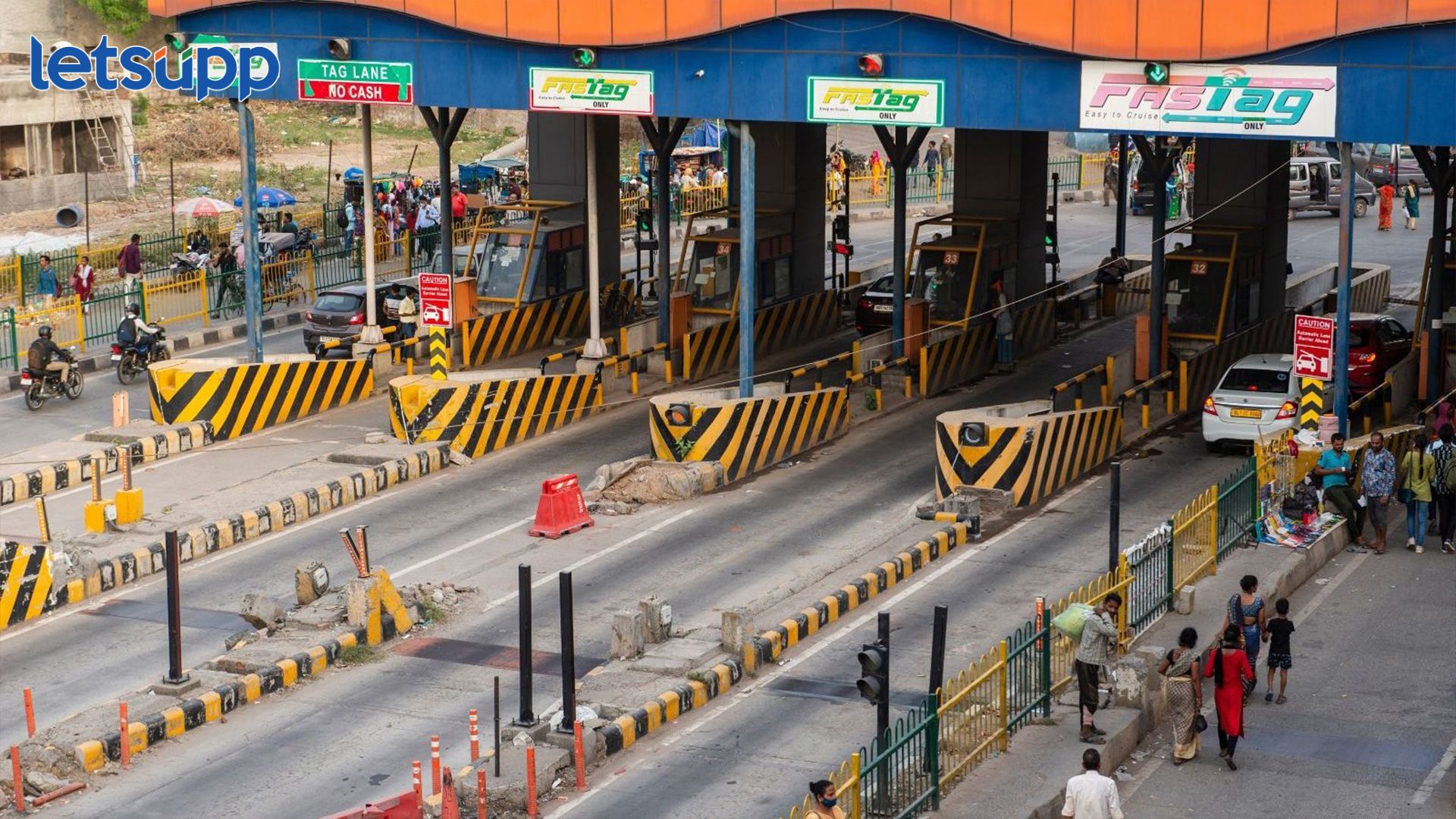 Maharashtra Government : खड्डे असतील, तर टोल नाही’; महाराष्ट्रात कार्यवाहीसाठी अभ्यास सुरू Toll