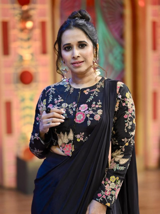 Shreya Bugde  : श्रेया बुगडेचं लेटेस्ट फोटोशूट; काळ्या साडीत दिसतेय एकदम हटके...