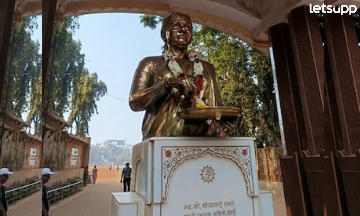 मीनाताई ठाकरेंच्या पुतळ्यावर टाकला लाल रंग; आक्रमक ठाकरे गटाची तक्रार, शिवाजी पार्कवर तणाव