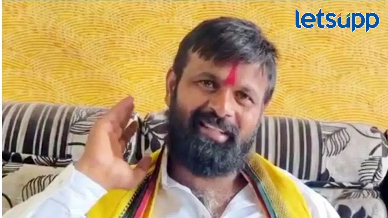 मोठी बातमी! जीआरच्या विरोधात ओबीसींमध्ये संतापाची लाट; लक्ष्मण हाके यांनी GR फाडला मोठी बातमी! जीआरच्या विरोधात ओबीसींमध्ये संतापाची लाट; लक्ष्मण हाके यांनी GR फाडला