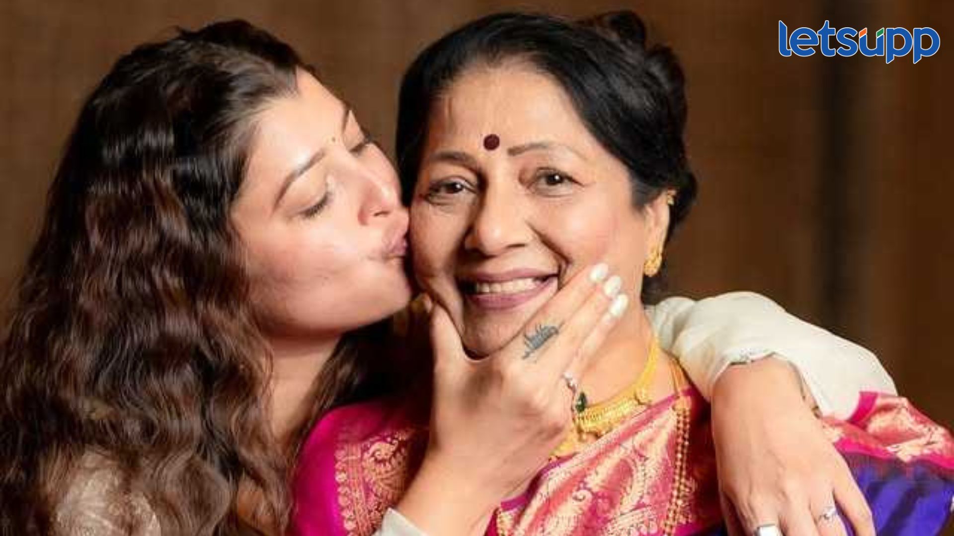 Tejaswini Pandit : आई अजून sink in होत नाहीये गं तू नाहीस , तेजस्विनी पंडितची भावूक पोस्ट Tejaswini Pandit