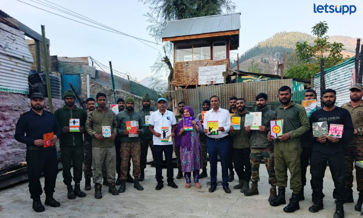 बीव्हीजी व आम्ही पुणेकर संस्थेकडून जवानांची दिवाळी गोड! फराळ अन् भेटवस्तू देत भारतीय सैन्यासोबत दिवाळी साजरी Letsupp (21)