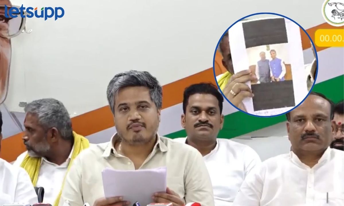 आयोगात भाजपचा पदाधिकारी? रोहित पवारांकडून राहुल गांधींप्रमाणे थेट फोटो दाखवत मतचोरीची पोल खोल Rohit Pawar