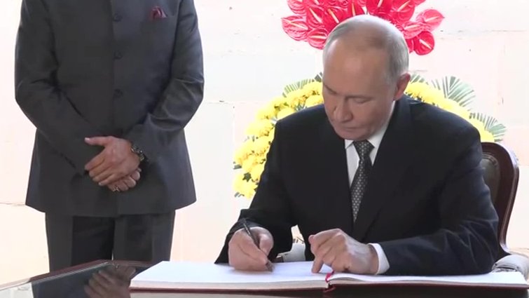 Vladimir Putin On Mahatma Gandhi